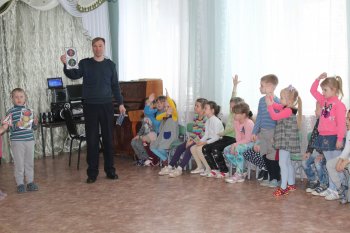 Знакомимся с правилами дорожного движения